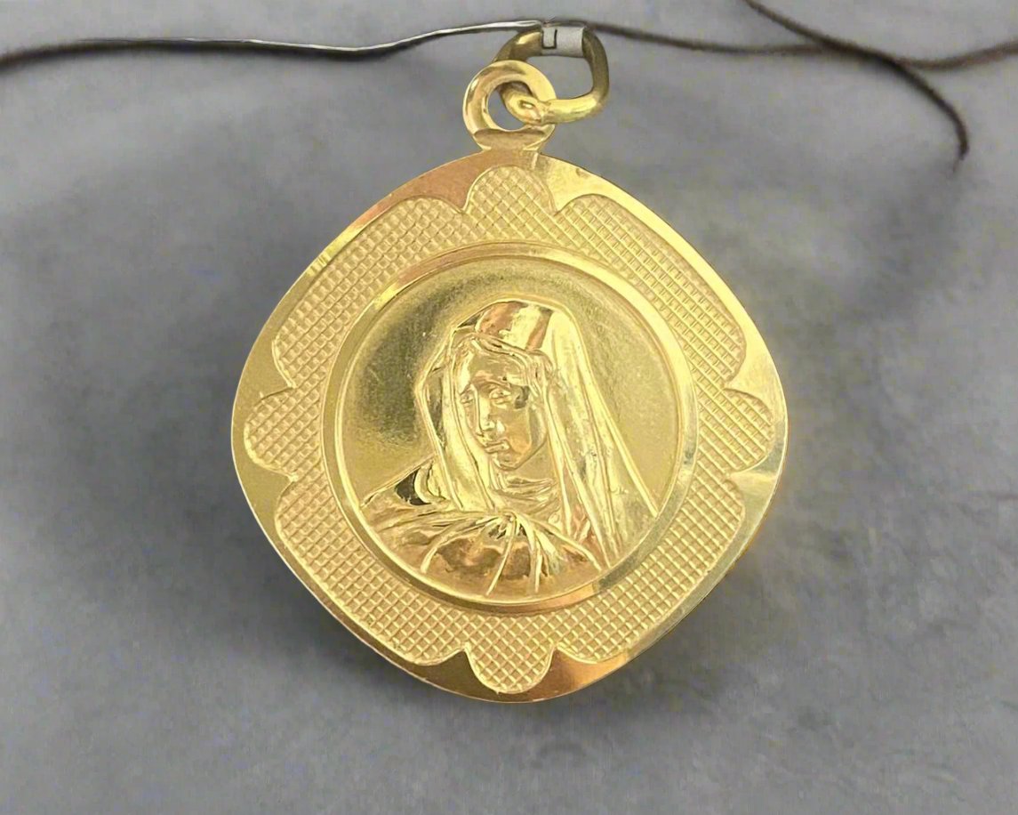 Religious Gold Pendant In Lebanon - Gold Gifts In Lebanon