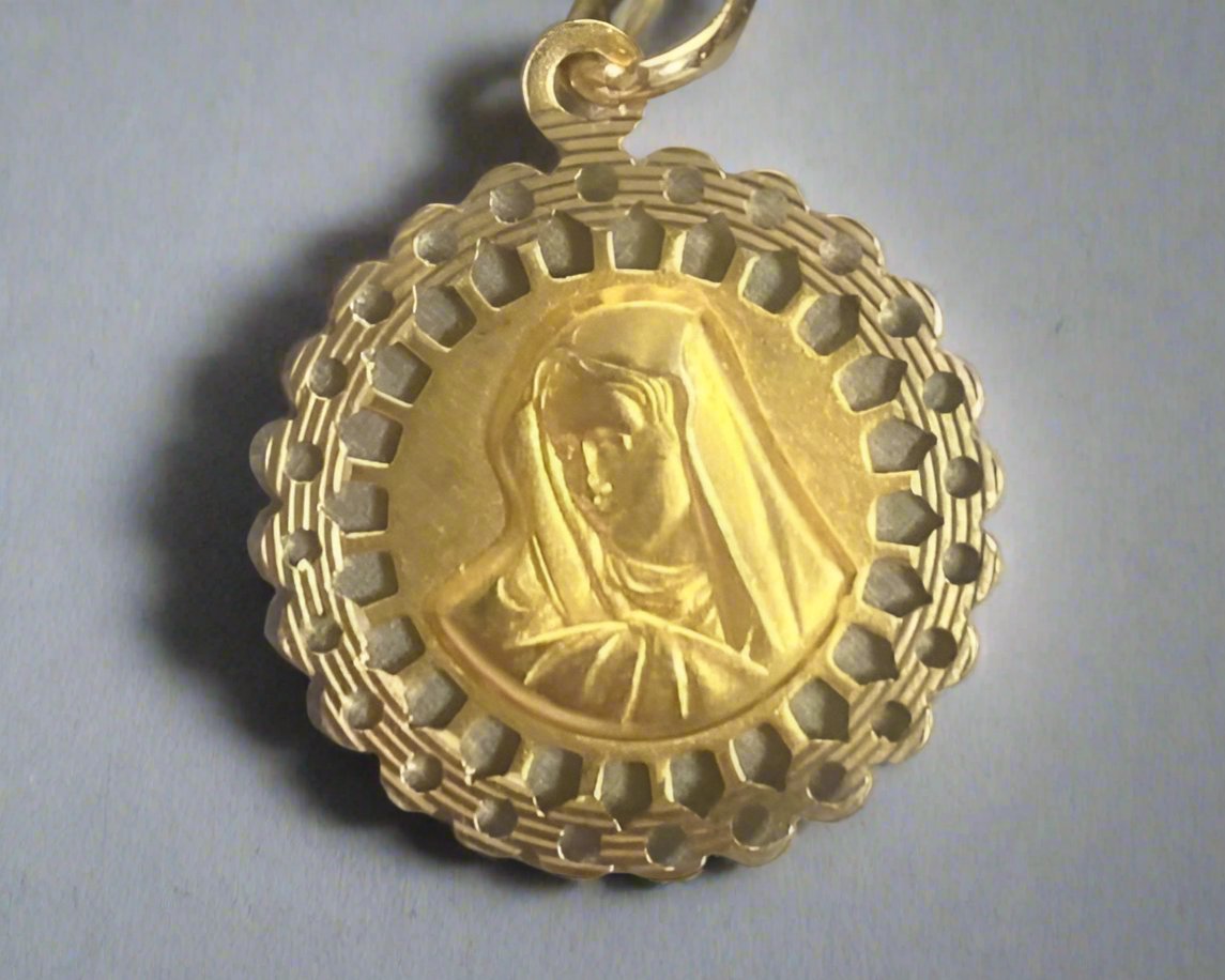 Religious Gold Pendant In Lebanon - Gold Gifts In Lebanon