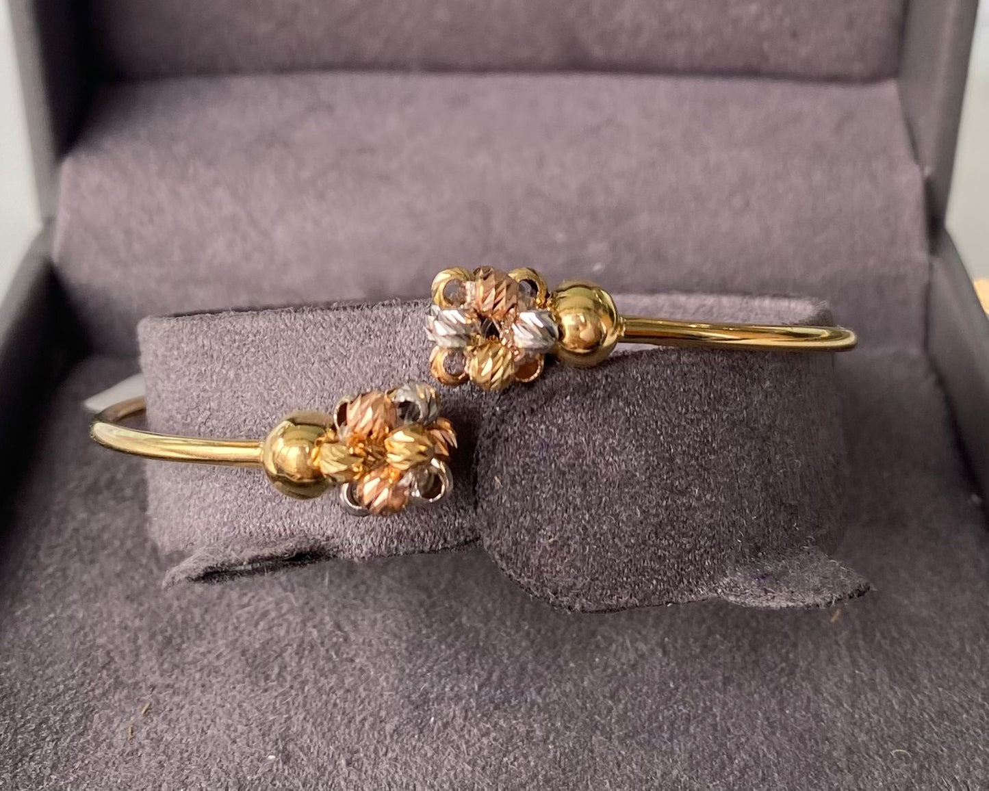 Gold Bangle - Pure Gold Jewelry in Lebanon