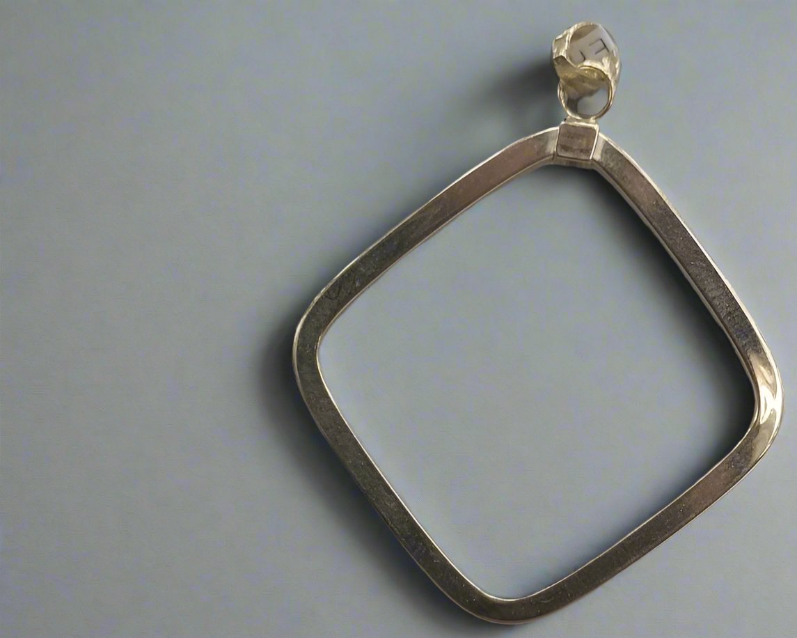 Simple Gold Pendant | 50% off diamonds Saleh Jewelry, 18k gold Zouk branch Saleh Jewelry, bridal gold summer 2025 Lebanon