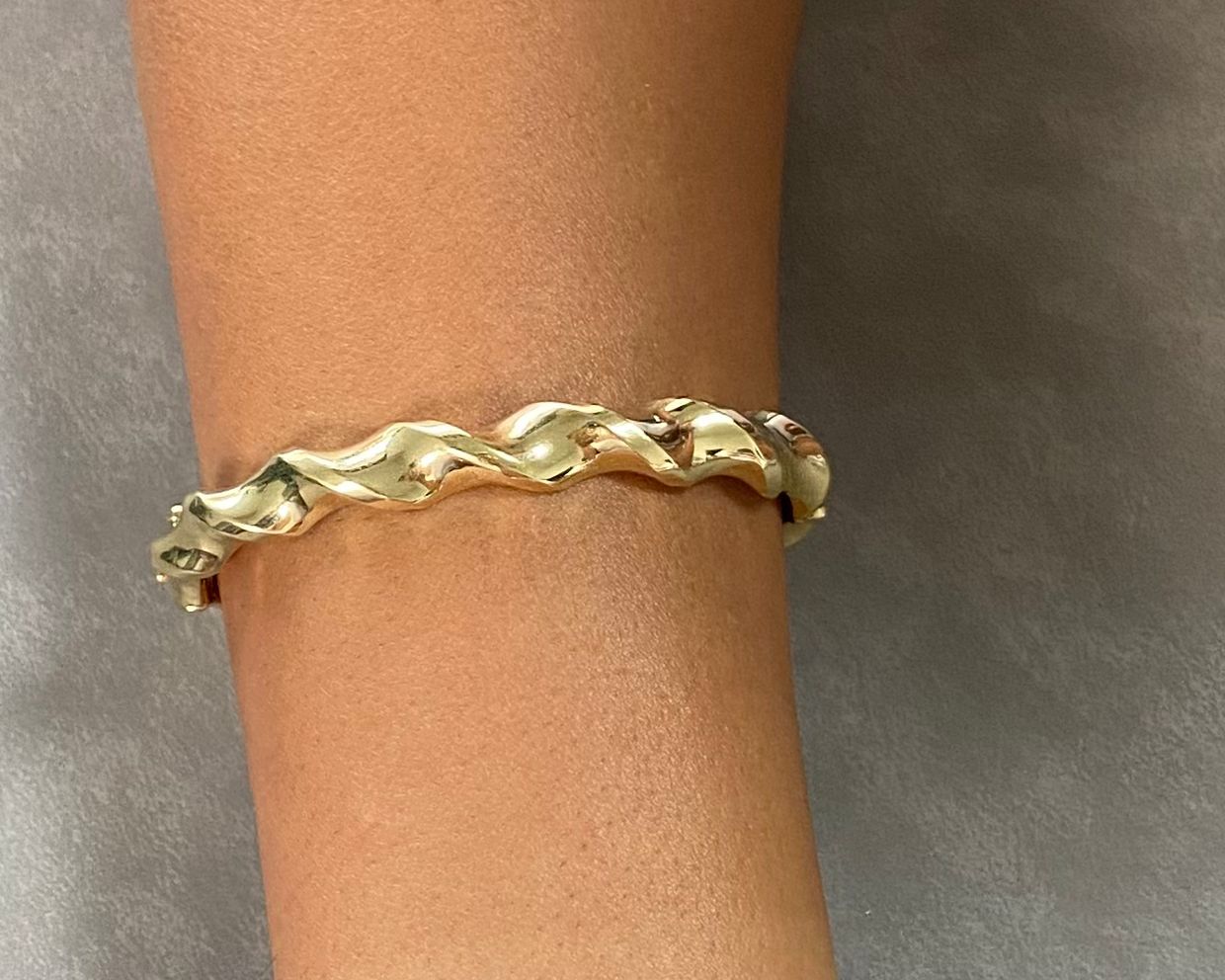 Gold Bangles - Gold Gifts For Her In Lebanon - Valentine Bangles gift in Lebanon