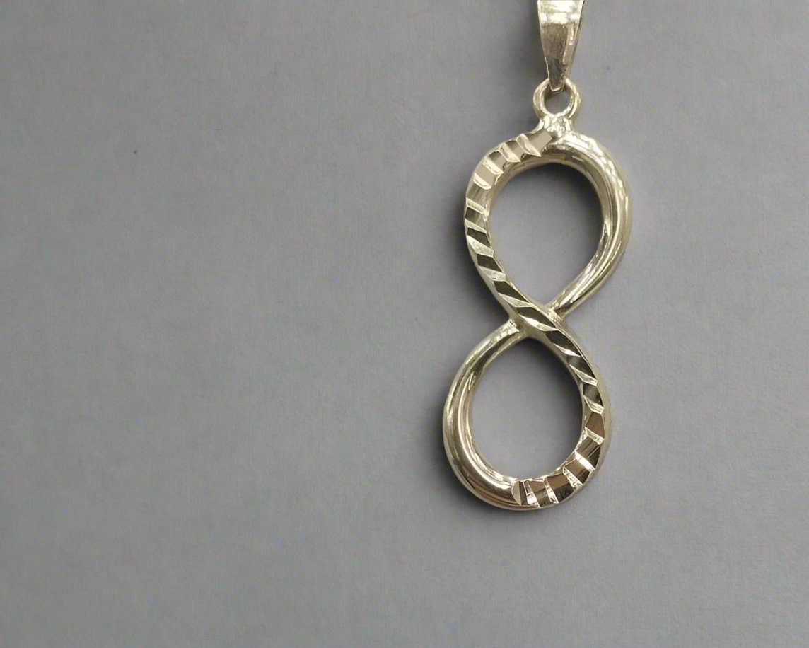 Simple Gold Pendant | 50% off diamonds Saleh Jewelry, 18k gold Zouk branch Saleh Jewelry, bridal gold summer 2025 Lebanon