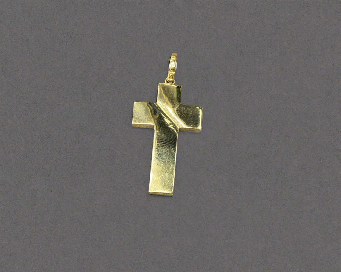 CROSS -18k Christmas gifts in Lebanon
